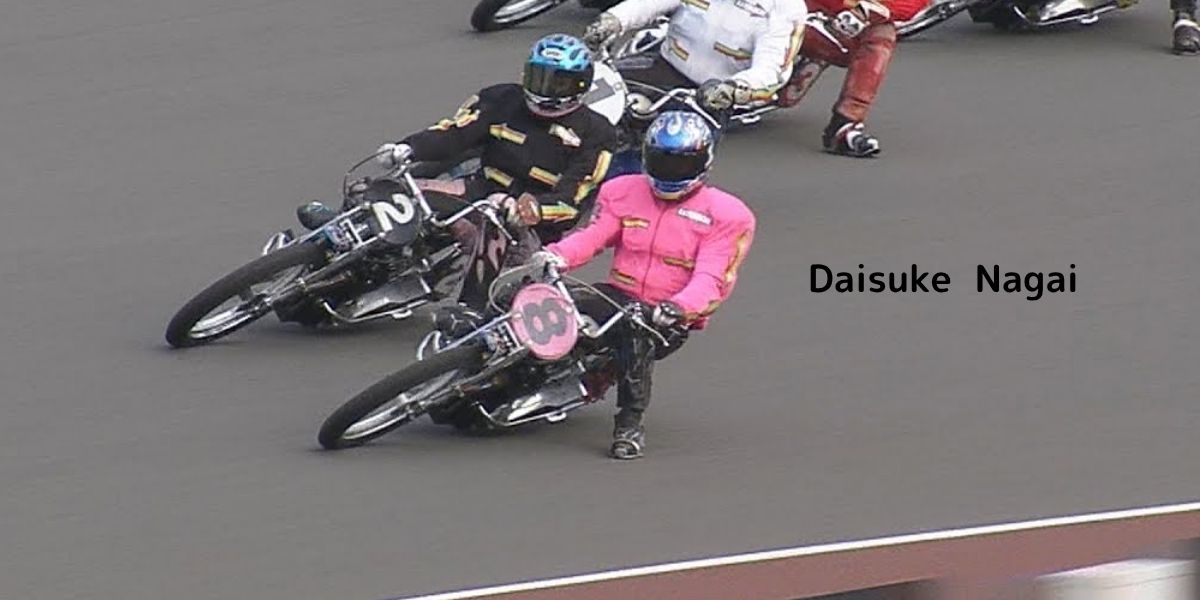 Daisuke Nagai leading the pack in his signature pink racing suit during an Auto Race event at Kawaguchi, Japan (Image: Kawaguchi Auto Race)
