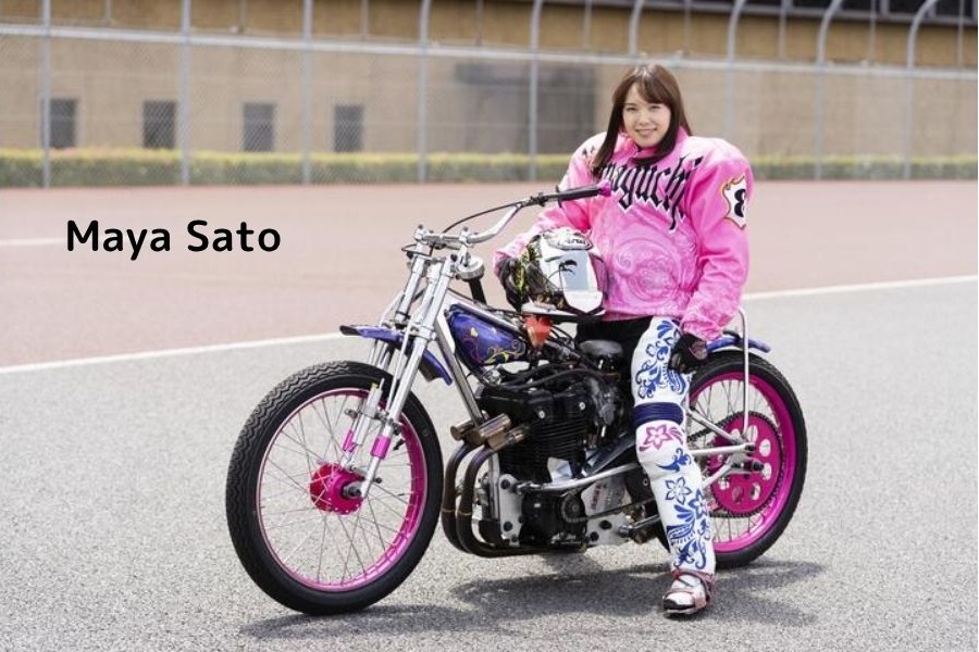 Maya Sato, known as “Satomaya,” posing with her pink Auto Race bike at the track in Japan (Image: autorace.jp)