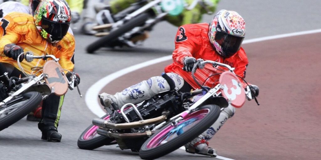 Maya Sato racing aggressively in her red suit during an Auto Race event at Kawaguchi, Japan (Image: Kawaguchi Autorace Official Website)
